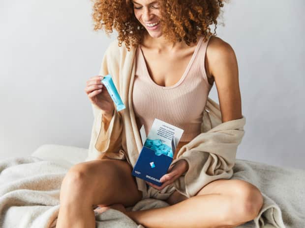 woman holding Sustain tampon and box