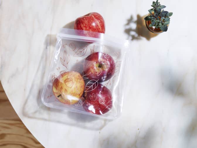 Photo of reusable food storage bag with apples in it