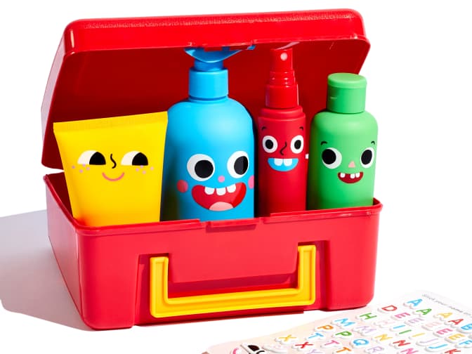 Bath toys with painted faces