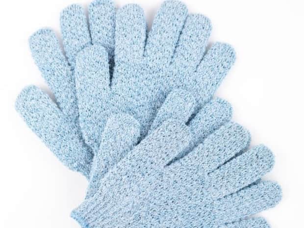 3 Steps For Using Exfoliating Gloves Correctly
